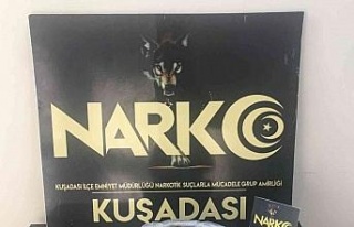 Kuşadası’ndaki uyuşturucu operasyonunda bir kişi...