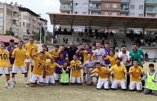 Nazilli Belediyespor U-19 Takımı Antalya ekibini...