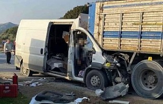 Aydın’da feci kaza: Araçta sıkışarak öldüler