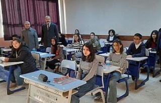 Efeler’de ortaokul öğrencileri matematik ile yarıştı