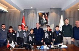 Germencik Belediyespor sporcuları madalyaları toplamaya...
