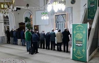 Germencik’te vatandaşlar sabah namazında bir araya...