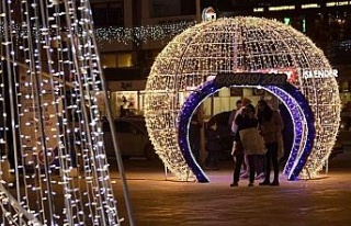 Kuşadası yeni yıla ışıl ışıl giriyor