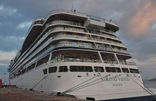 Kuşadası’na sezonun son kruvaziyer gemisiyle 680...