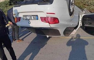 Kuşadası’nda otomobil takla attı: 1 yaralı