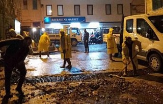 Kuşadası’nda şiddetli yağışlara karşı belediye...