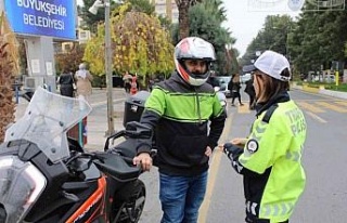Motosiklet sürücülerine kaskın önemi anlatıldı