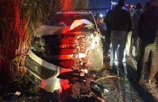 Otomobil ve kamyonet kafa kafaya çarpıştı: 3 yaralı