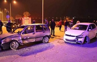 Otomobil yarışı kazayla bitti, nişanlı çift...