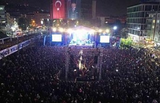 Sevilen sanatçı Şahin Aydınlılara unutulmaz bir...