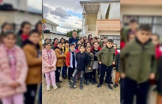 Başkan Atabay, çocukların karne sevincini paylaştı