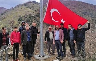 Haydarlı Mahallesi’nde 2 metrelik Türk Bayrağı