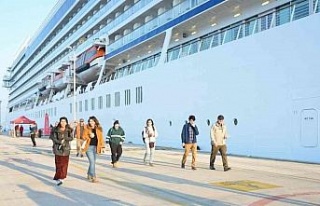 Kuşadası’na 2023 sezonunun ilk kruvaziyer gemisiyle...