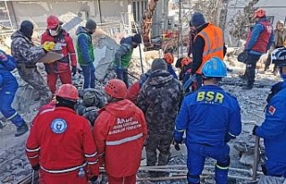 ADÜ Arama Kurtarma Ekibi deprem bölgesinde