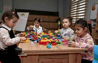 Anne-Baba Çocuk Merkezi minikleri eğitim hayatına...