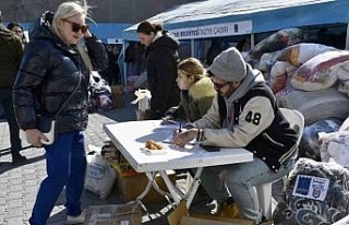 Kuşadası Halkı depremzedeler için kenetlendi