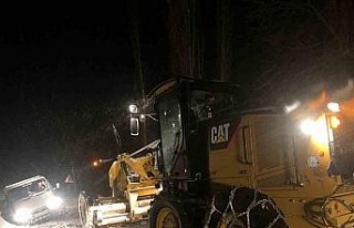 Şarampole kaçan aracı Nazilli Belediyesi kurtardı