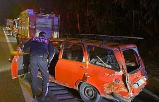 Tır, otomobile arkadan çarptı: 5 yaralı