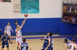 Nazilli Belediyespor Basketbol Takımı parkeden mağlup...