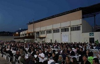 AK Parti Aydın’da 5 bin kişilik iftar yemeği...