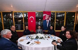 Aydın Valisi Aksoy, jandarma personeli ile iftarda...