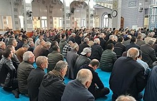 Bayram coşkusu camilerde namazla birlikte başladı