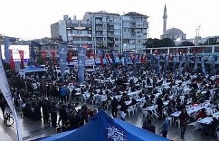 Büyükşehir’in iftar sofraları devam ediyor