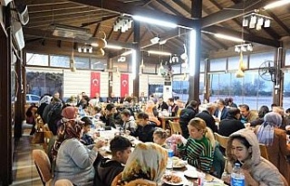 Kuyucak Belediyesi’nden öksüz ve yetimlere iftar...