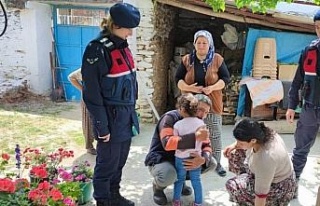 Aydın’da jandarma ekipleri şehit ailelerini yalnız...