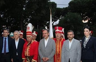 Bakan Kasapoğlu Aydın’da mehteran takımı ile...