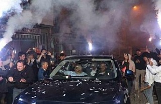 Koçarlı TOGG’u meşale ve konfetiler ile karşıladı