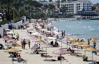 Kuşadası’nda oyunu kullanan plaja ve sahile koştu