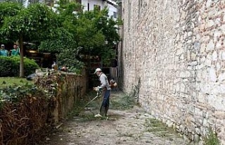 Kuşadası’nın turistik çarşılarında çalışmalar...