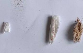 Terlik içerisindeki gizli bölmeden uyuşturucu çıktı