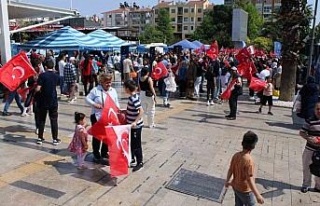 Yasaklara saatler kala meydanlarda seçim hareketliliği