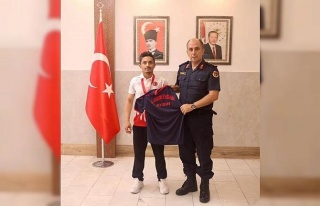 Aydın İl Jandarma Komutanı Aldemir, dünya ikincisi...