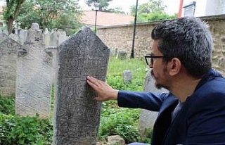 Aydın’da 212 yıl önce dikilen mezar taşı, 250...