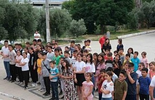 Başkan Çömden, öğrencilerin karne sevincini paylaştı