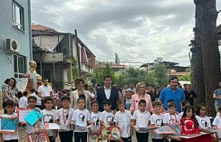 Başkan Özcan miniklerin karne sevincine ortak oldu