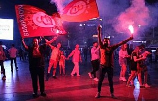 Galatasaray kupayı kaldırdı, Aydın sokakları...