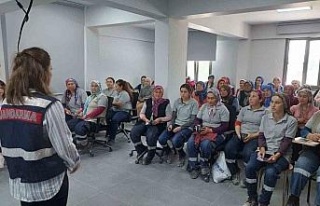 Jandarma ekipleri kadınları bilgilendirmeye devam...