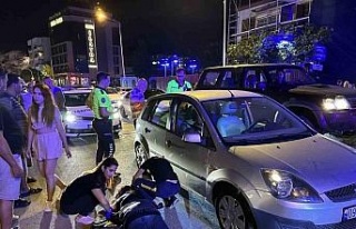 Kuşadası’nda otomobilin çarptığı yaya yaralandı