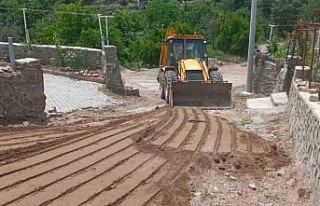 Nazilli Belediyesi Ketenova Mahallesi’nde yol çalışmalarına...