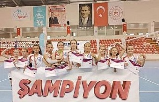 Söke Behiye Hanım Ortaokulu Voleybol Takımı Türkiye...