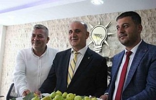 AK Parti’ye yeni katılan Başkan Kaya, partililerin...