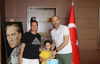 Başkan Arıkan, minik Jimnastikçi Asel Kumsal’ın...