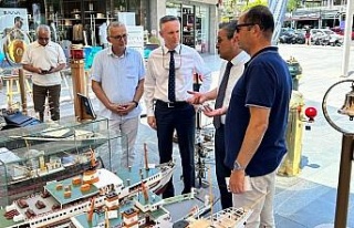 Kuşadası’nda düzenlenen etkinlikte Su Üstünde’nin...