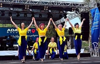 Ukraynalı savaş mağduru kadınlar kurdukları dans...