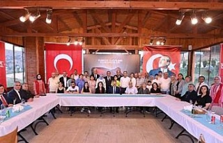 Vali Aksoy şehit aileleri ve gaziler ile yemekte...