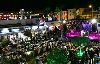 Balıkçılar Meydanı’ndaki konser yoğun ilgi...